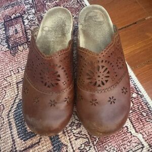 Brown dansko Women's Clogs